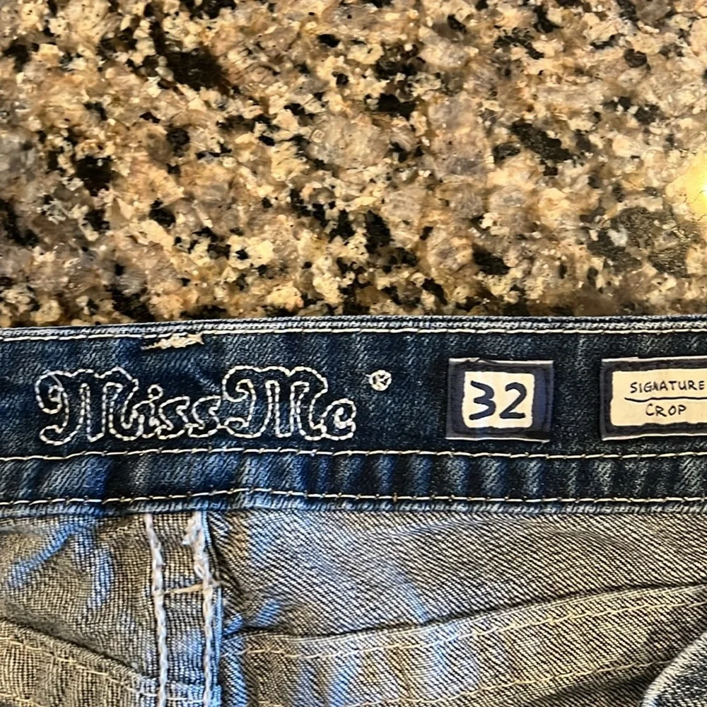 Miss Me crop jeans. - Picture 4 of 4